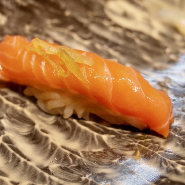 １０月６日 火 幻の食材 鮭児 入荷致しました 北新地セラ アンフィニィ